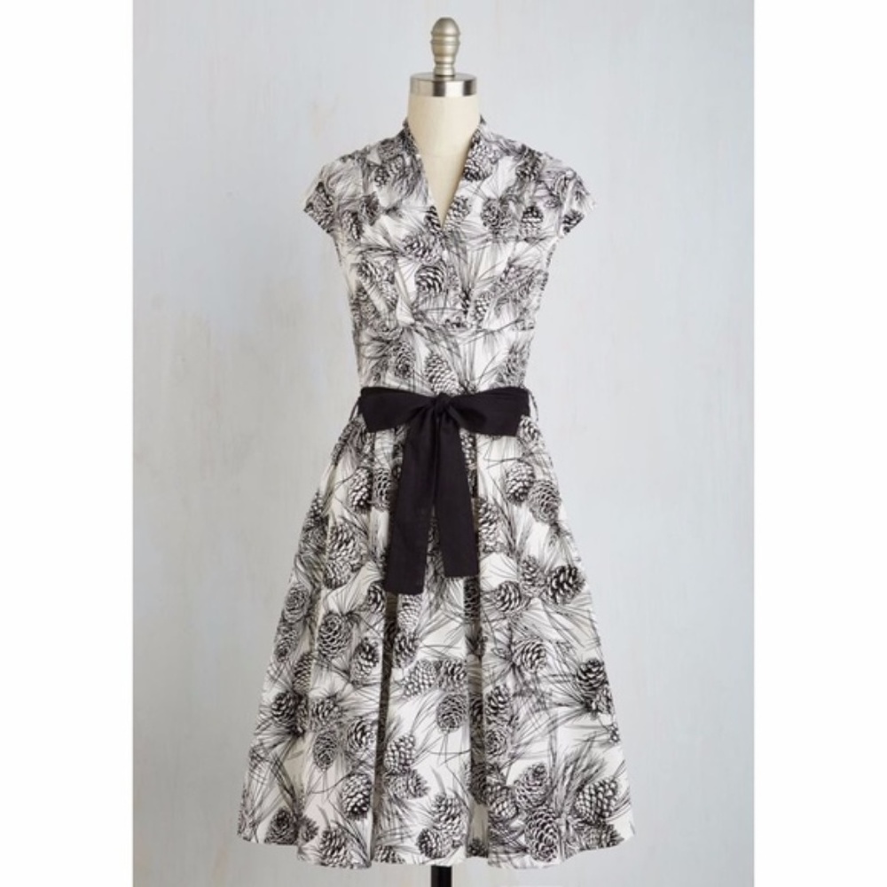 Retrolicious Pine Cone Dress XL